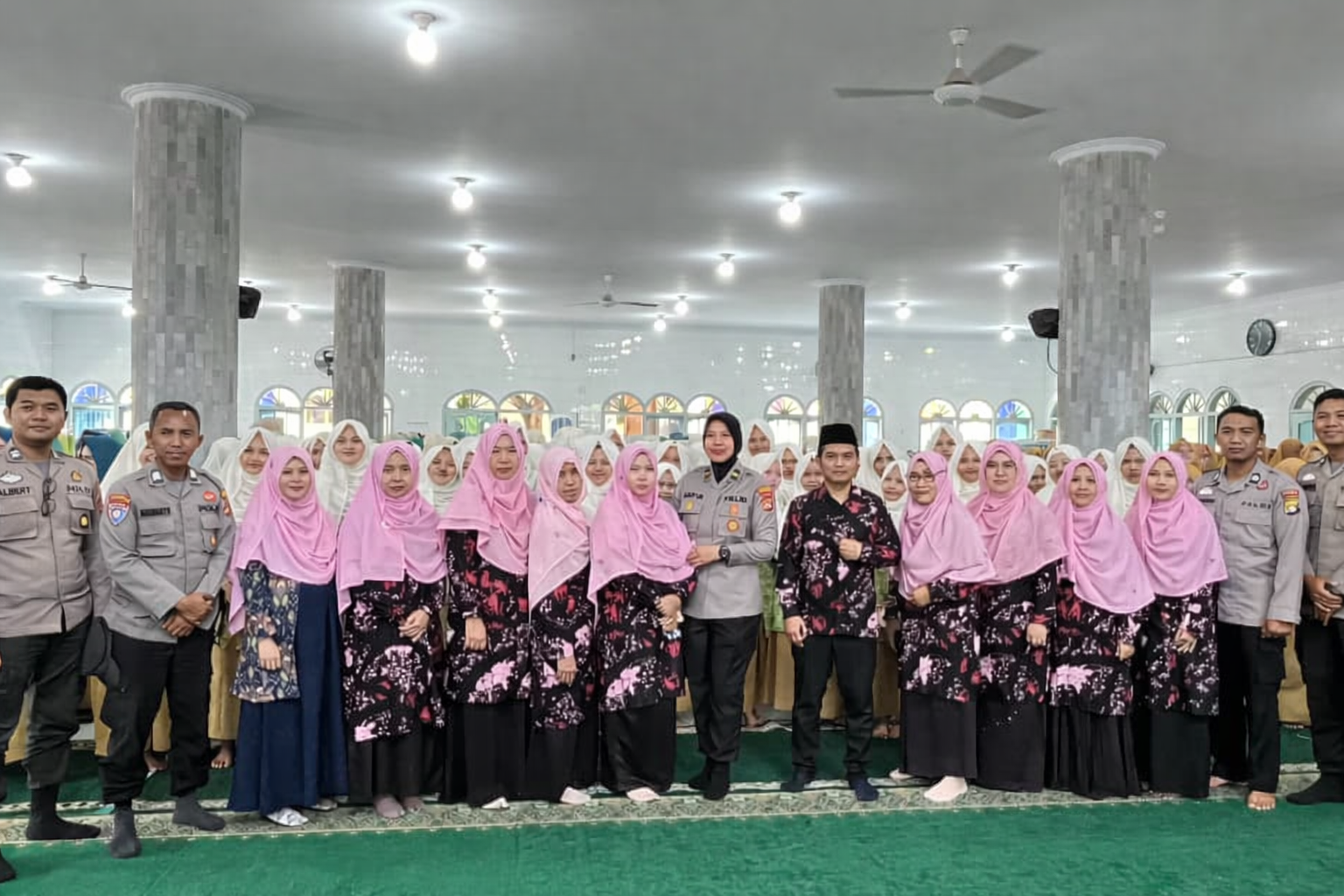 foto bersama Kepala Satbimas Polres Pesawaran